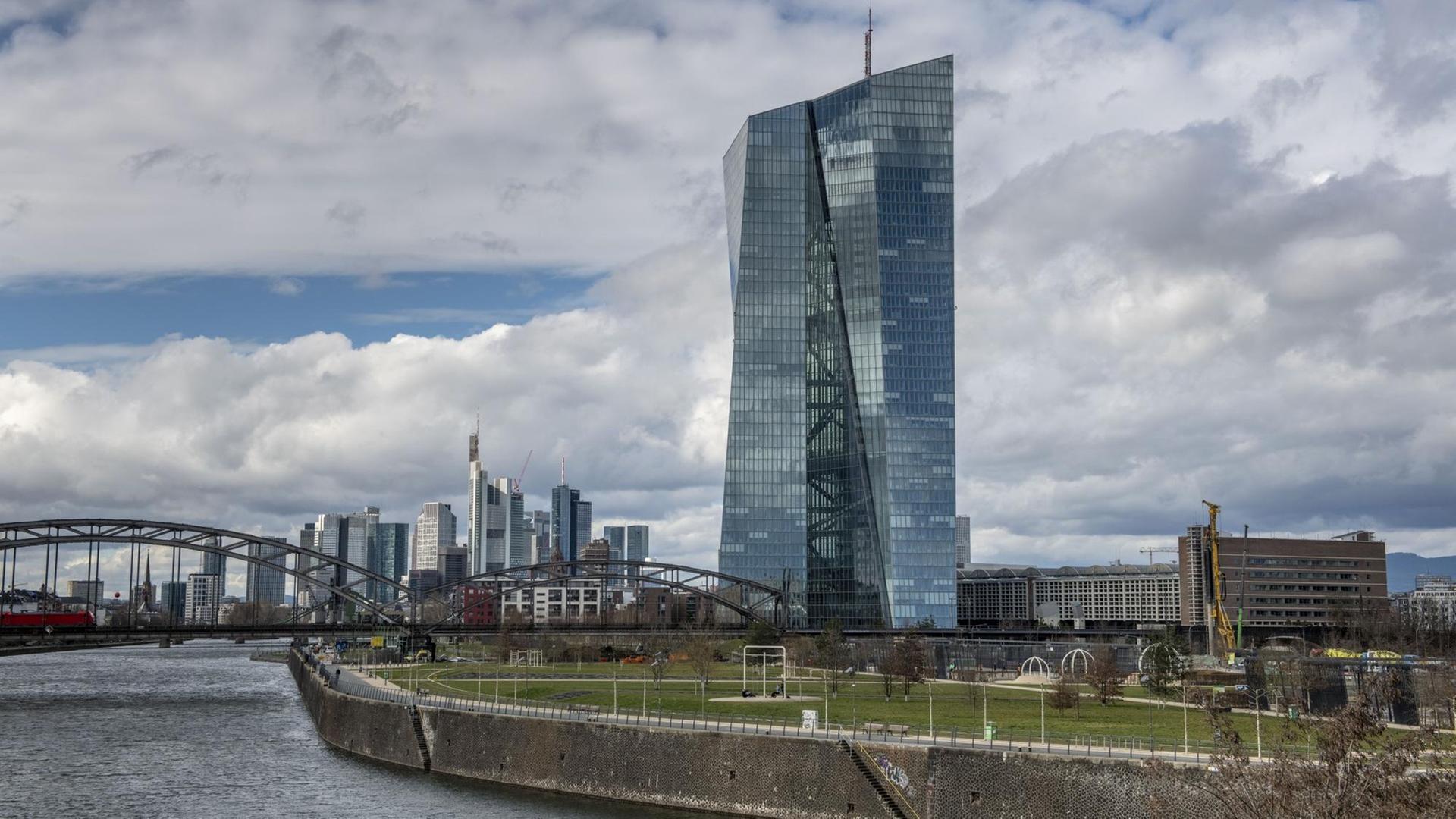 Der Turm der Europäischen Zentralbank in Frankfurt am Main