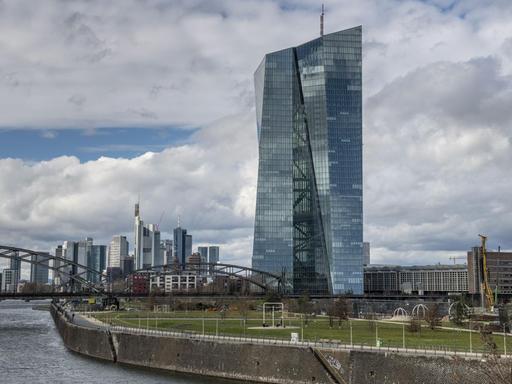 Der Turm der Europäischen Zentralbank in Frankfurt am Main