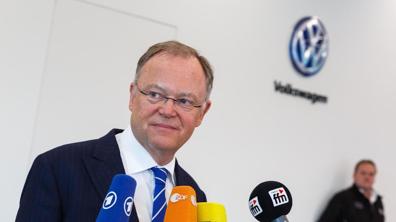 Der niedersächsische Ministerpräsident Stephan Weil (SPD) bei einer Sitzung des Volkswagen-Aufsichtsrates in Wolfsburg.