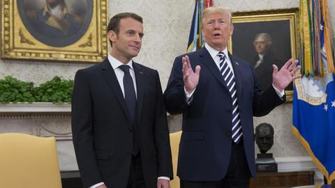United States President Donald J. Trump speaks to the media during a meeting with President Emmanuel Macron of France during a state visit to The White House in Washington, DC, April 24, 2018. Credit: Chris Kleponis / Pool via CNP Foto: Chris Kleponis/Pool/Consolidated/dpa | Verwendung weltweit