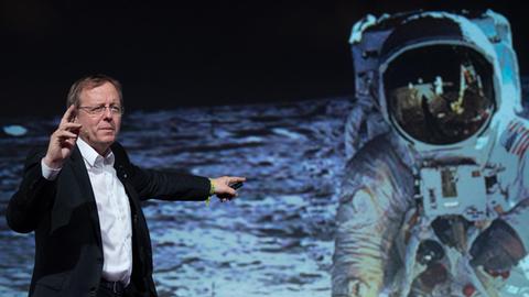 08.05.2019, Berlin: Jan Wörner, Generaldirektor der ESA, spricht während der Digitalkonferenz "re:publica". Foto: Soeren Stache/dpa | Verwendung weltweit