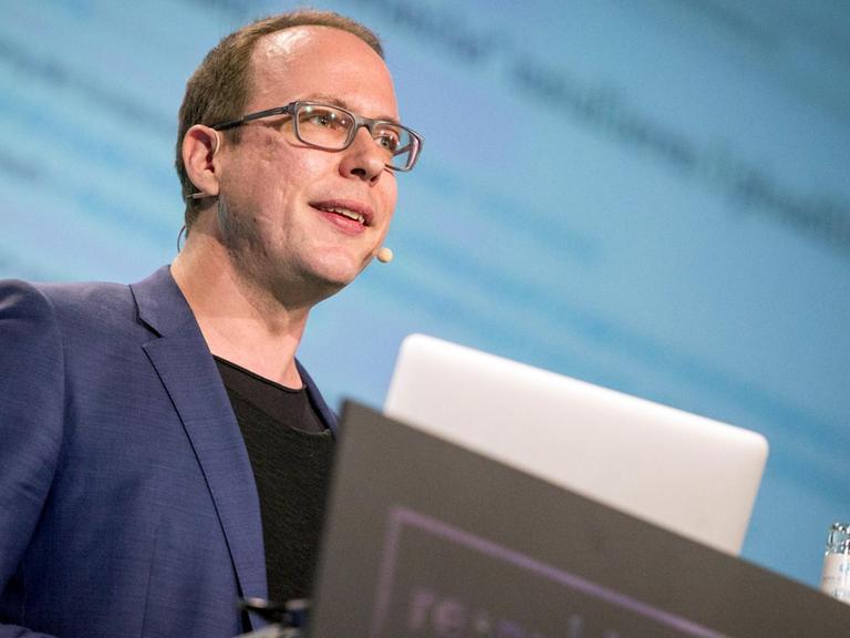Markus Beckedahl beim Start der 10. Ausgabe der Digitalkonferenz re:publica im Jahr 2016