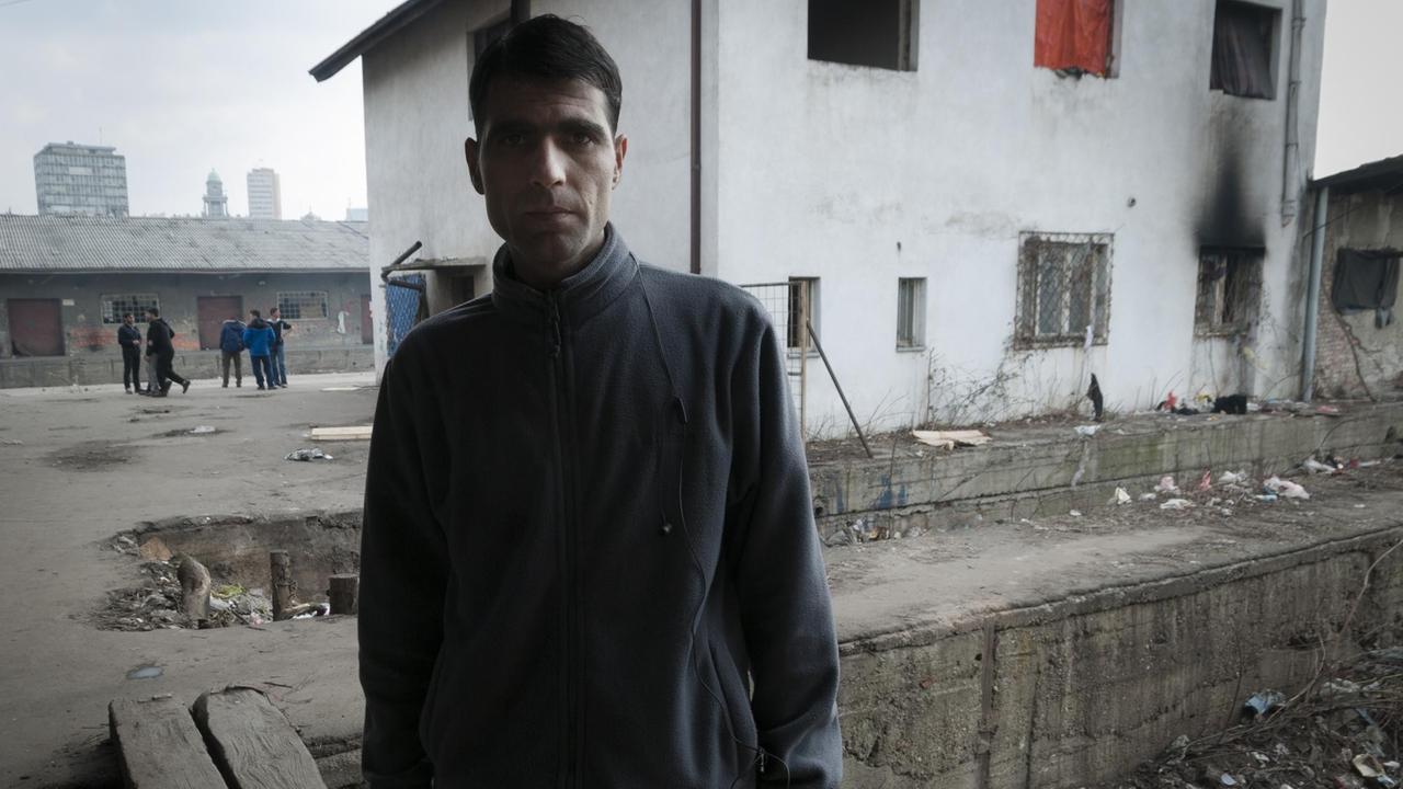 Der Afghane Habib lebt in einer illegalen Unterkunft in Belgrad