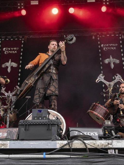 Corvus Corax auf der Bühne beim M'era Luna Festival 2019.