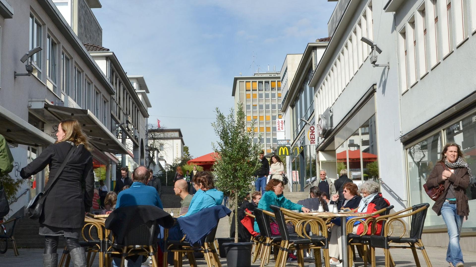 Die Treppenstraße in Kassel (Hessen), aufgenommen am 04.10.2013. Sie gilt als erste Fußgängerzone Deutschlands und wurde im November vor 60 Jahren eröffnet.