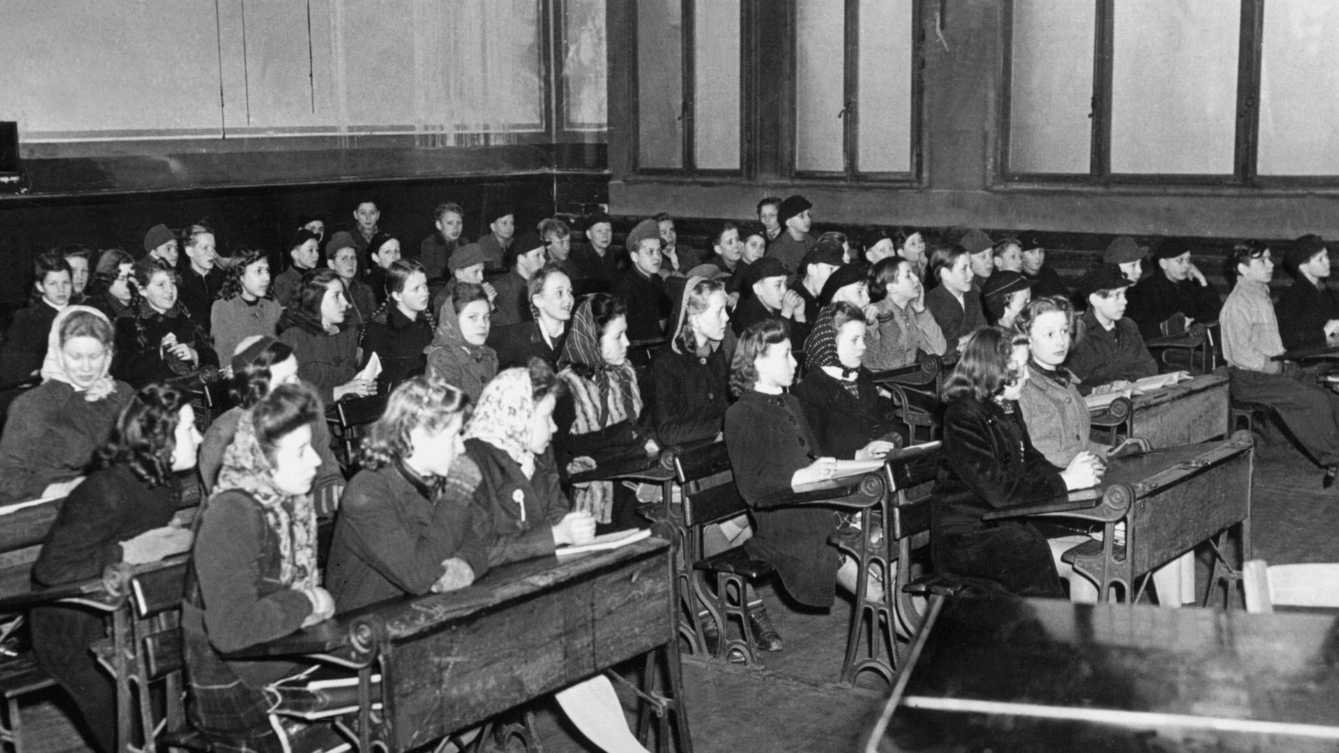 Schulalltag nach dem Zweiten Weltkrieg: Unterricht im ungeheizten Klassenraum