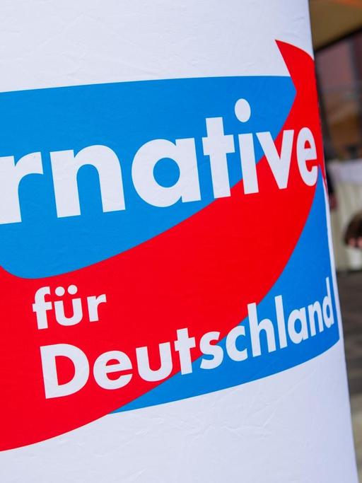 Ein Plakat der Alternative für Deutschland auf einer Litfasssäule