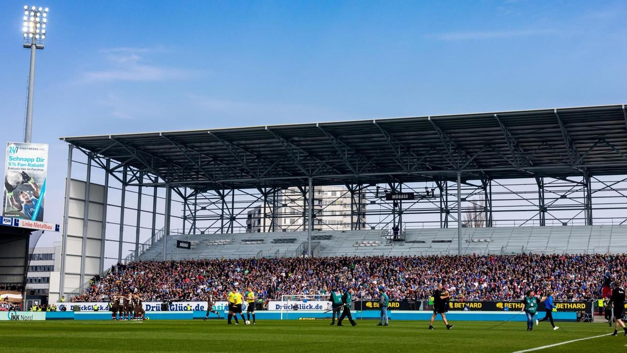 Die neue Osttribüne im Kieler Holstein-Stadion