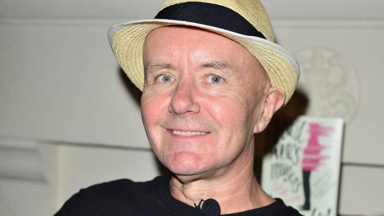 Der Autor Irvine Welsh bei einer Signierstunde