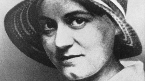 Schwarz-weiß Aufnahme der katholischen Philosophin Edith Stein.