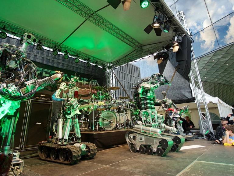 Die Roboter-Punkband "Compressorhead" im September bei einem Liveauftritt in Berlin