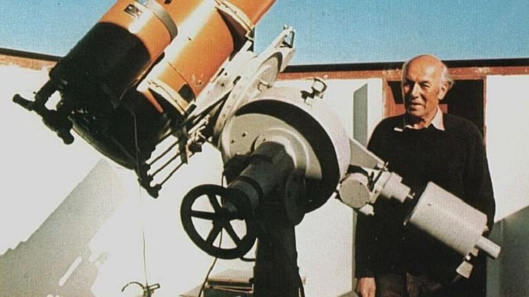 Hans Vehrenberg an einem seiner Teleskope