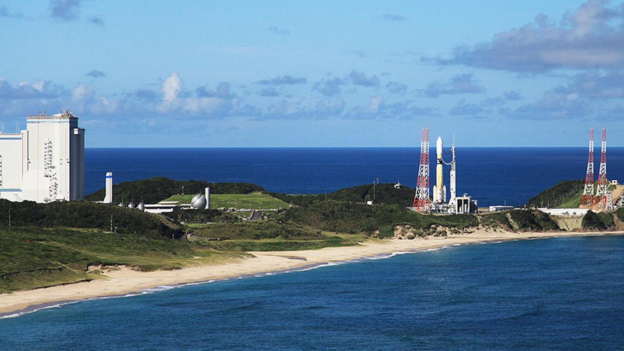 Malerisch auf einer Landzunge gelegen: Startrampe am Weltraumbahnhof Tanegashima Malerisch auf einer Landzunge gelegen: Startrampe am Weltraumbahnhof Tanegashima