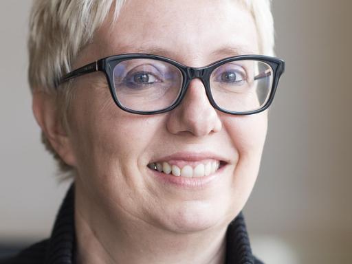 Porträt der Autorin Antje Schrupp.