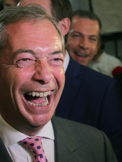 Nigel Farage, Vorsitzender der UK Independence Party, zeichnet sich siegesgewiss.