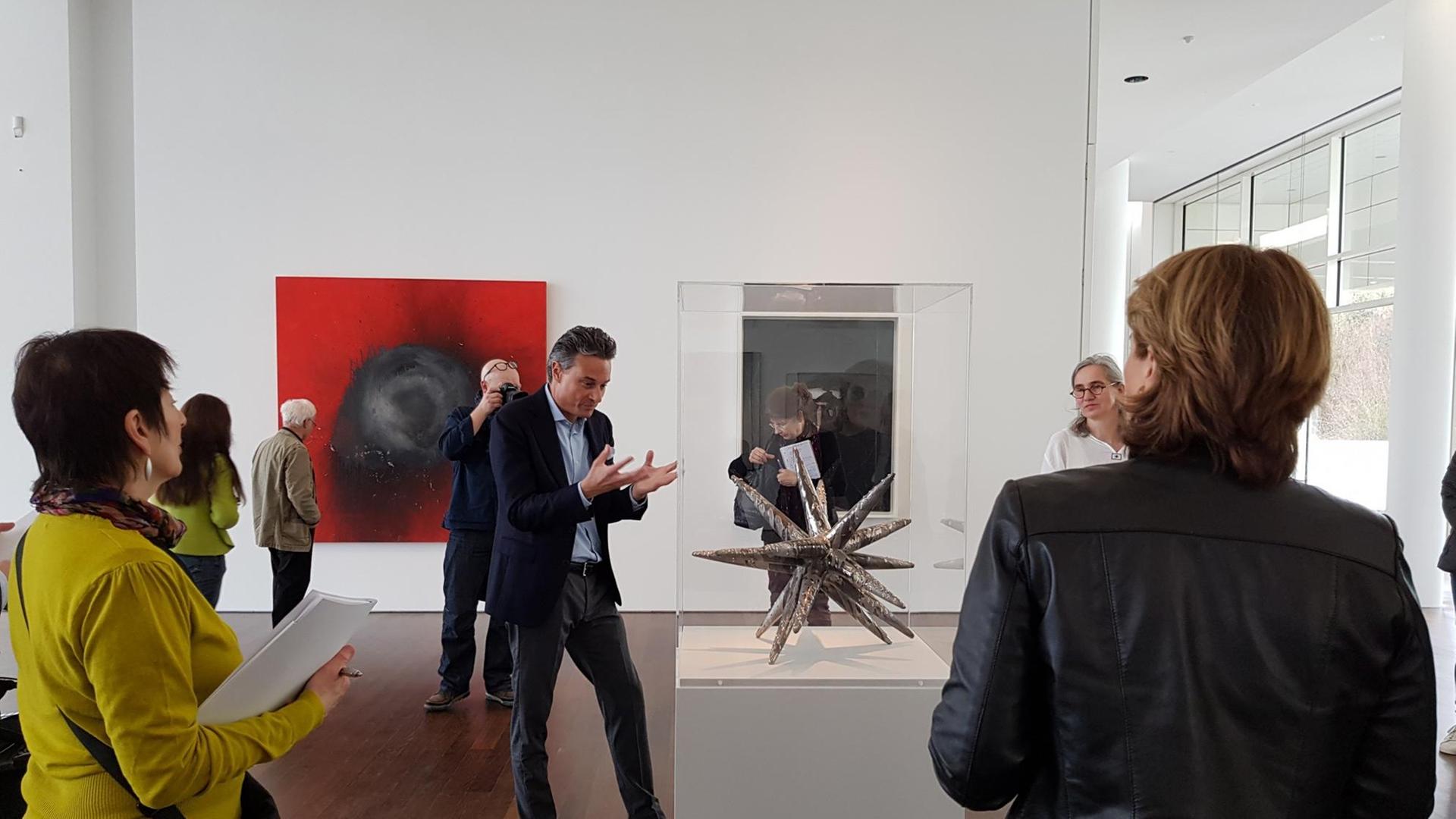 Die Eröffnung der Ausstellung mit Objekten von Otto Piene