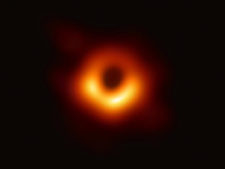 Der erste direkte visuelle Nachweis eines Schwarzen Lochs