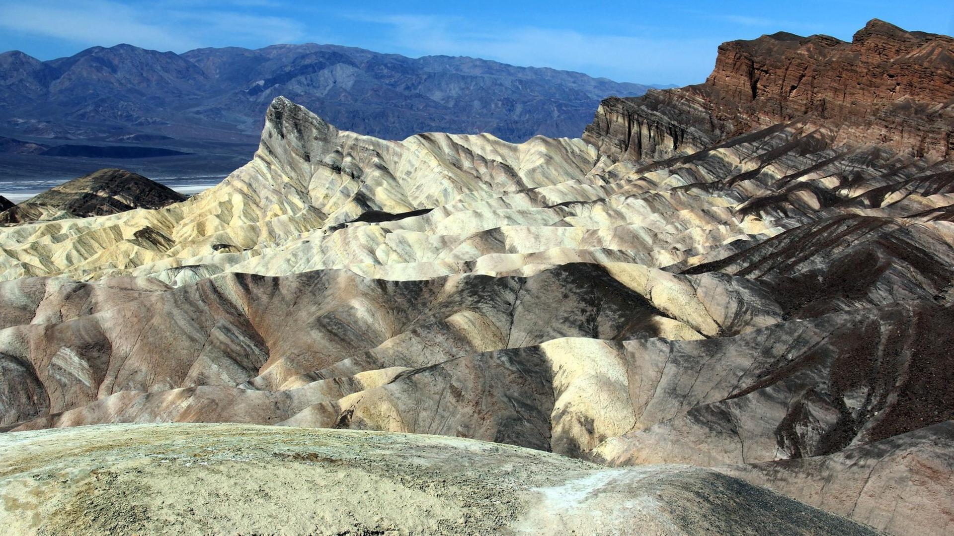Blick auf das Death Valley in der Mojave-Wüste, USA.