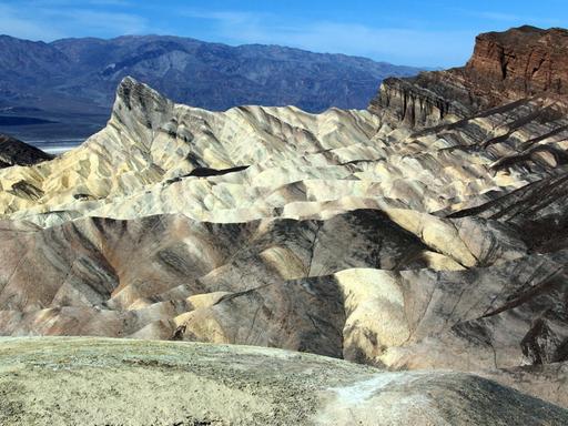 Blick auf das Death Valley in der Mojave-Wüste, USA.