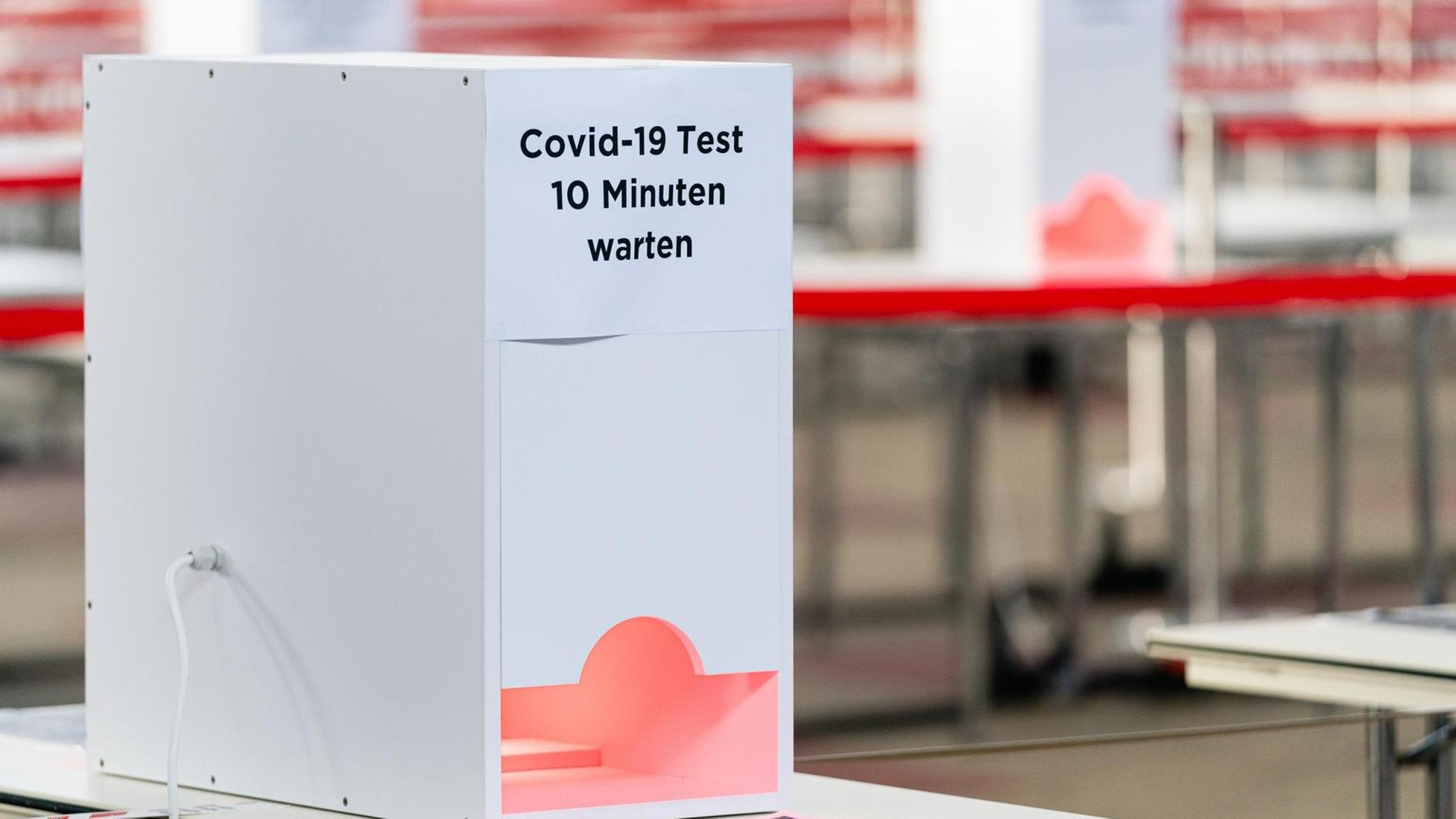 Eröffnung der größten Teststraße Österreichs für Covid-19-Antigen-Schnelltests in Wien