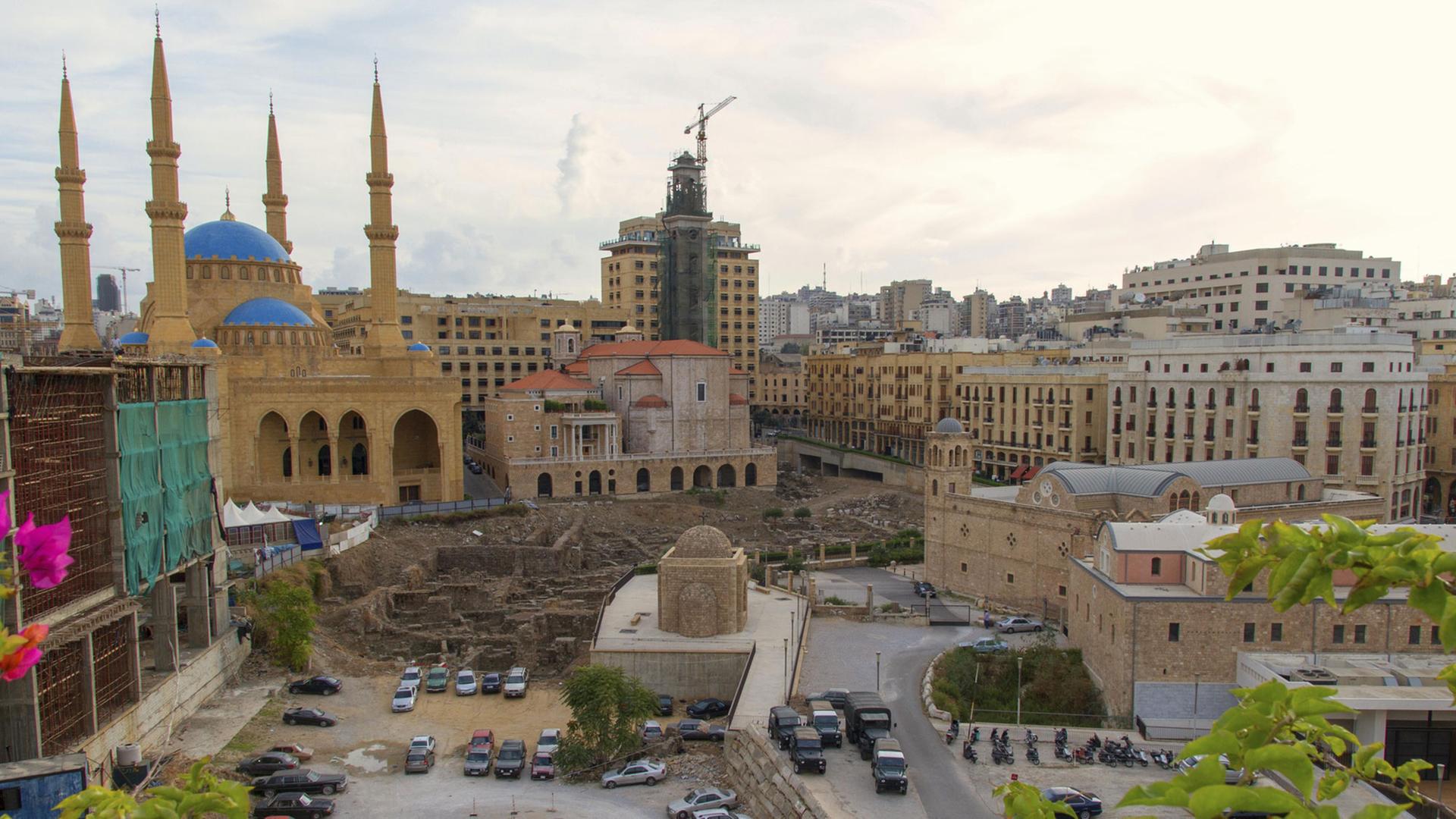 Römische Ausgrabungen vor der Mohammed-al-Amin-Moschee, daneben die Sankt-Georgs-Kathedrale und der Al-Nourieh-Schrein in Beirut, Libanon.