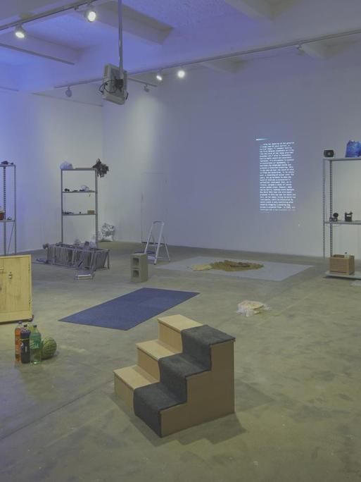 Die Installation "Earwitness Inventory" (hier in der Chisenhale Gallery in London, 2018) des britisch-libanesischen Künstlers Lawrence Abu Hamdan.