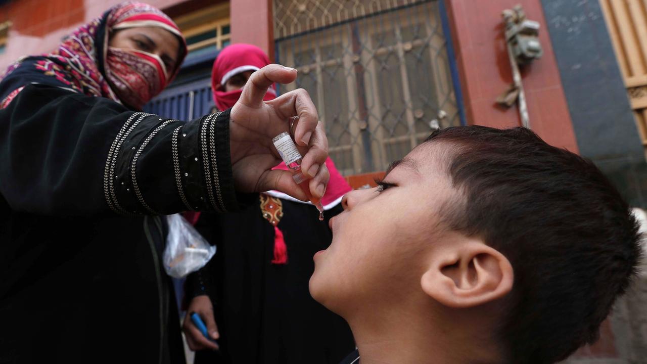 Ein Kind wird geimpft (Bild:dpa/picture-alliance)