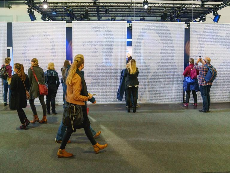 Besucher auf der Frankfurter Buchmesse 2021.