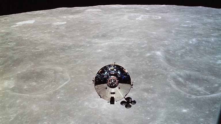Das Apollo-10-Kommandomodul "Charlie Brown" in der Mondumlaufbahn