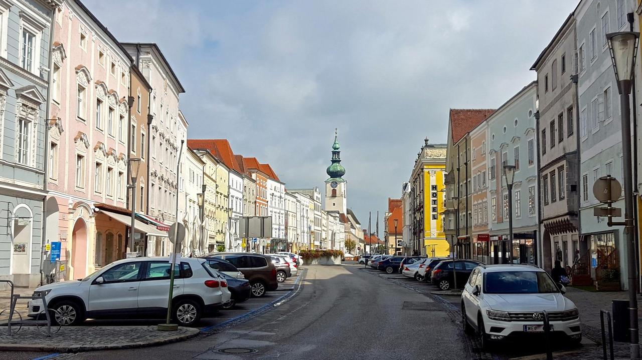 Wels ist mit rund 60.000 Einwohnern die zweitgrößte Stadt in Oberösterreich. Eine hübsche Stadt, beinahe dörflich.
