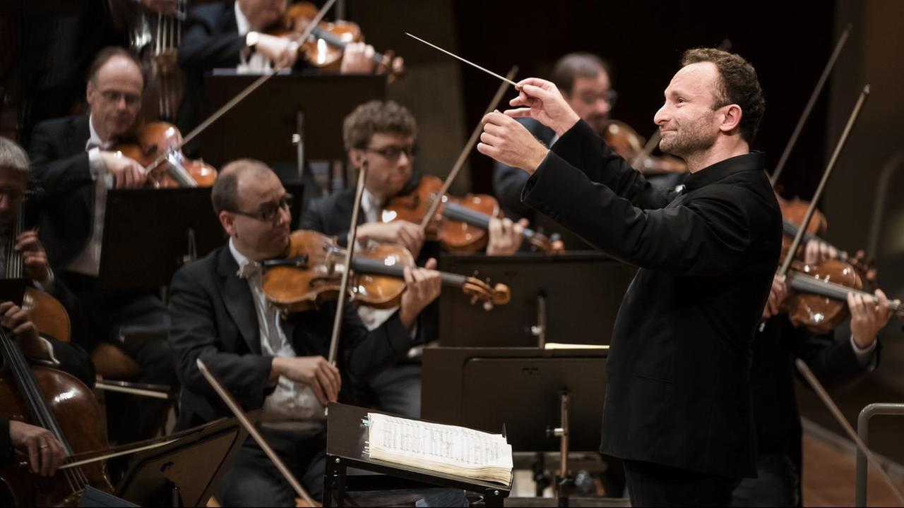 Der Dirigent Kirill Petrenko dirigiert die Berliner Philharmoniker.