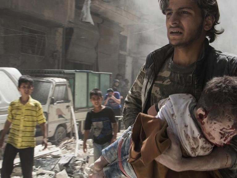 Aleppo nach einem Bombenangriff durch die Assad-Armee