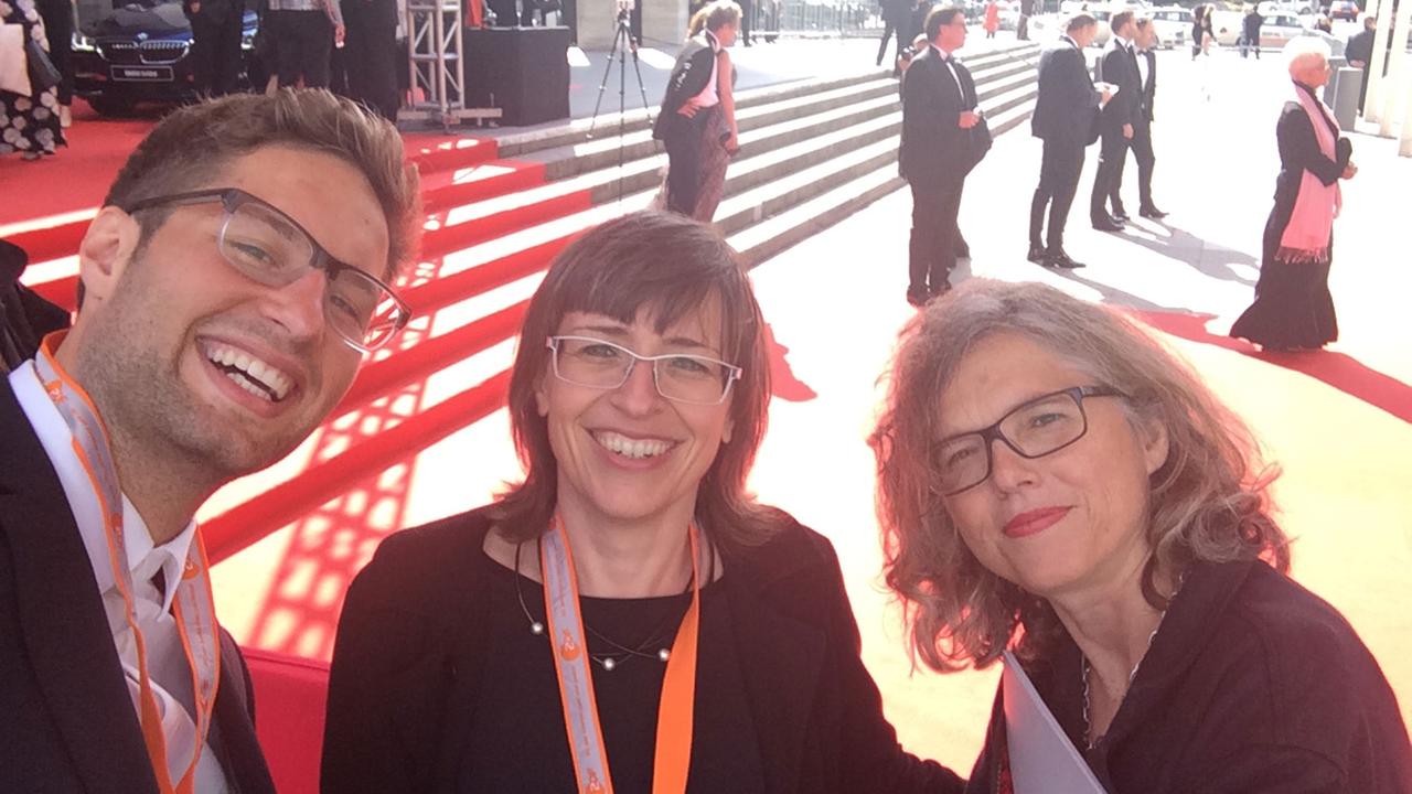 Patrick Wellinski, Susanne Burg, Anke Leweke (v.l.) am Roten Teppich beim 65. Deutschen Filmpreis am 19.06.2015 in Berlin