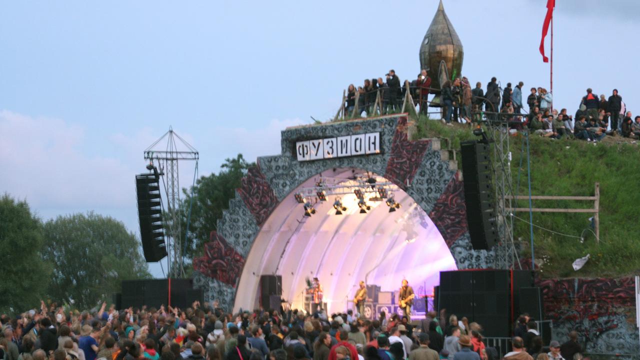 Bühne beim Fusion-Festival in Lärz 2011
