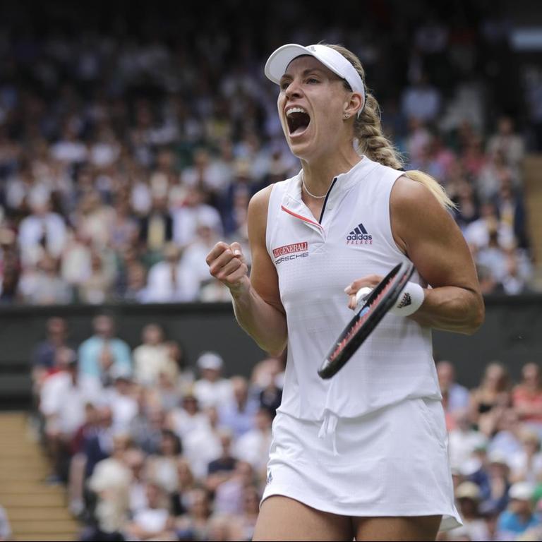 Das Bild zeigt die deutsche Tennisspielerin Angelique Kerber. Sie freut sich über ihr erfolgreiches Viertelfinale gegen die Russin Daria Kasatkina in Wimbledon.