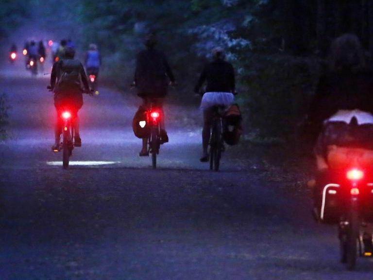 Radfahrer im Dunkeln