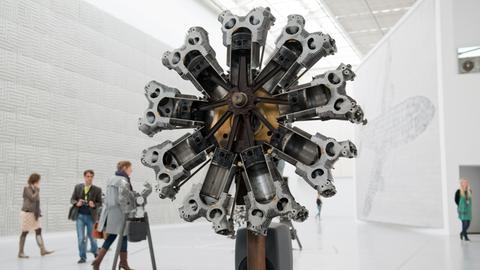 Ein Sternmotor von Thomas Bayrle 2012 in der Ausstellungshalle auf der documenta (13) in Kassel