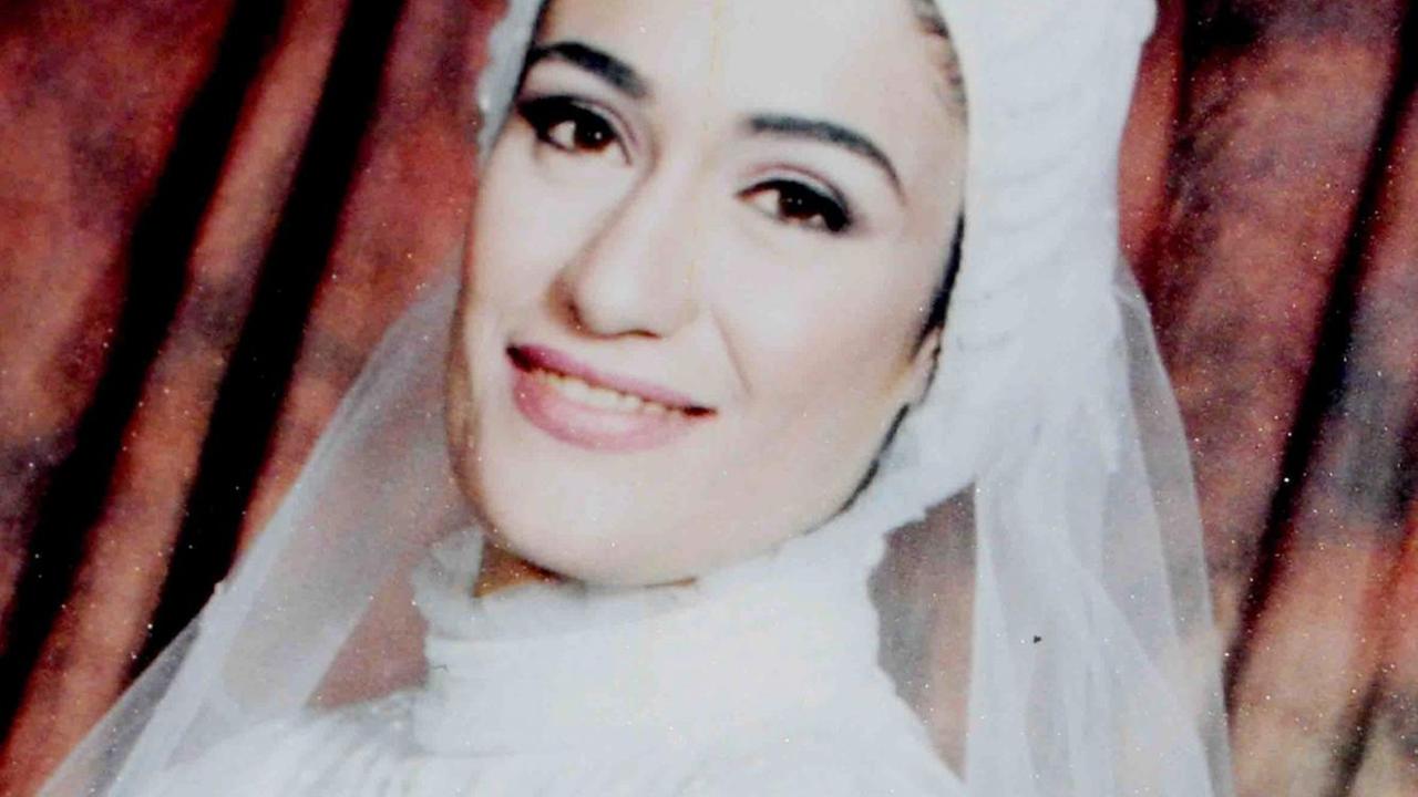Porträt von El-Sherbini im Hochzeitskleid