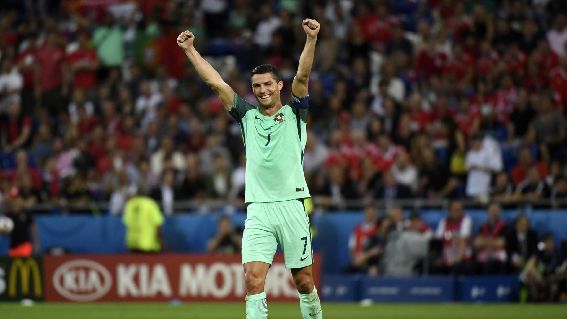 Der portugiesische Nationalspieler Cristiano Ronaldo während des EM-Spiels gegen Wales.
