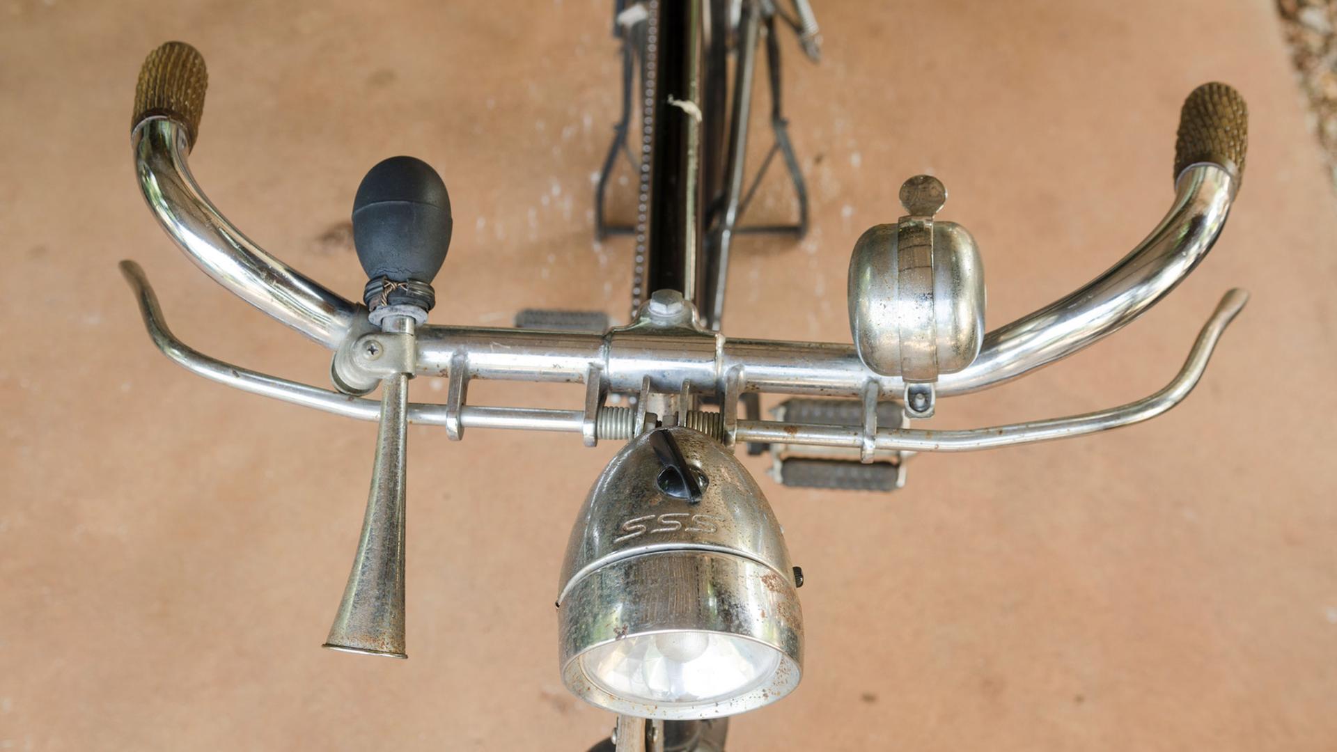 Fahrradlenker mit Hupe, Klingel und Lampe