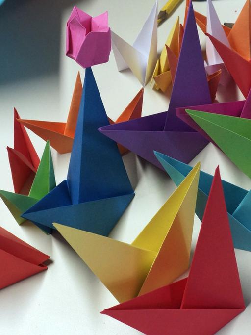 Gefaltete Origami-Bögen