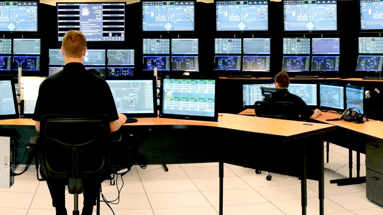 Mock-up eines Nuscale-Kontrollraums: Hier werden die Prozeduren entwickelt und trainiert, mit denen einmal zwölf Reaktoren gleichzeitig überwacht werden sollen.