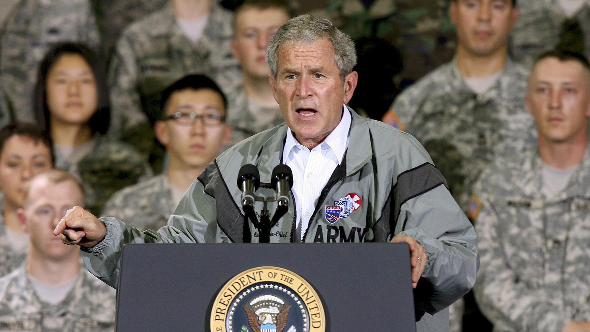 Der damalige US-Präsident George W. Bush bei einer Rede vor Soldaten im Jahr 2008 in Seoul.