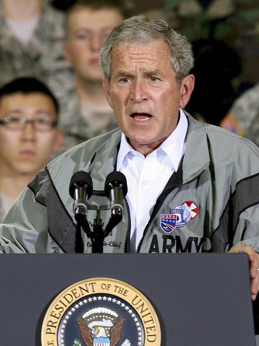 Der damalige US-Präsident George W. Bush bei einer Rede vor Soldaten im Jahr 2008 in Seoul.