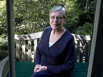 Die Schriftstellerin Paula Fox in ihrem Haus in New York in Brooklyn.
