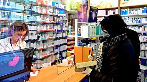 Beratungsgespräch in einer Apotheke in Essen