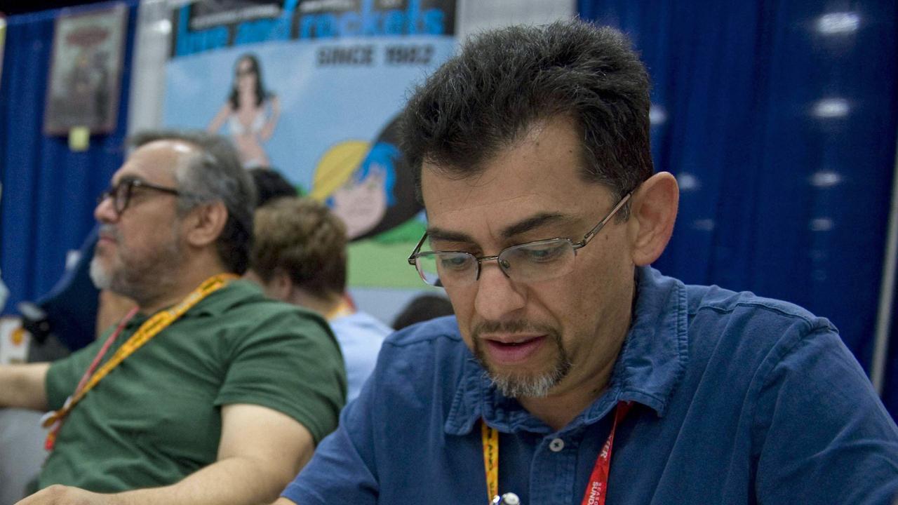 Die Comiclegende Jaime Hernandez (r.) bei der Comic-Con International in San Diego / Kalifornien