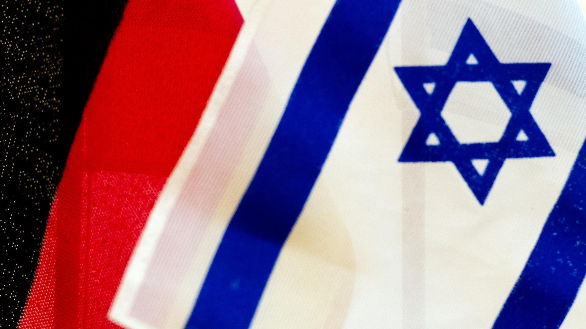 Deutsche und israelische Flagge