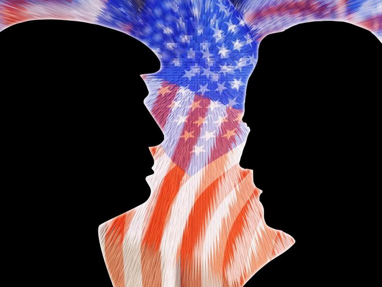 Eine Bildmontage zeigt die Schattenumrisse von Donald J. Trump und Joe Biden vor US-Flaggen.