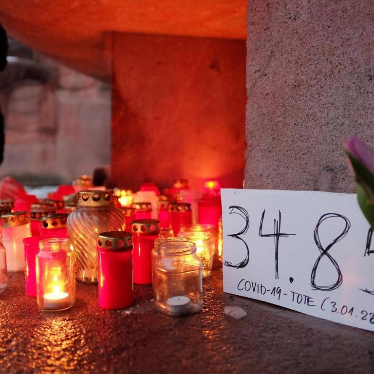 Gedenken an die Corona-Toten am Arnswalder Platz in Berlin Prenzlauer Berg 